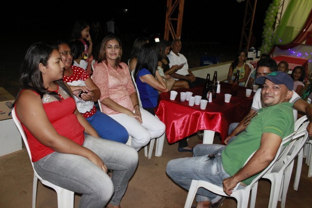 Funcionários participam da Festa de confraternização da Prefeitura de Miguel Alves  Nesta Quinta-Feira (19/12), a Prefeitura de Miguel realizou a conf - Imagem 16