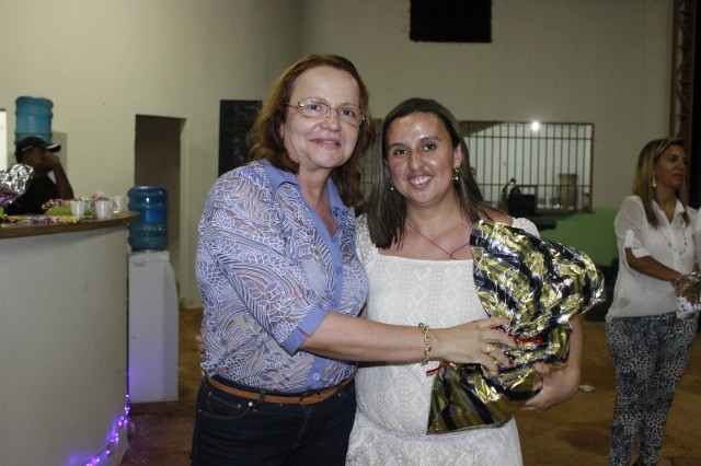 Funcionários participam da Festa de confraternização da Prefeitura de Miguel Alves  Nesta Quinta-Feira (19/12), a Prefeitura de Miguel realizou a conf - Imagem 58