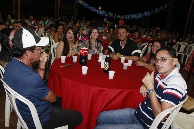 Funcionários participam da Festa de confraternização da Prefeitura de Miguel Alves  Nesta Quinta-Feira (19/12), a Prefeitura de Miguel realizou a conf - Imagem 18