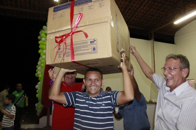 Funcionários participam da Festa de confraternização da Prefeitura de Miguel Alves  Nesta Quinta-Feira (19/12), a Prefeitura de Miguel realizou a conf - Imagem 62