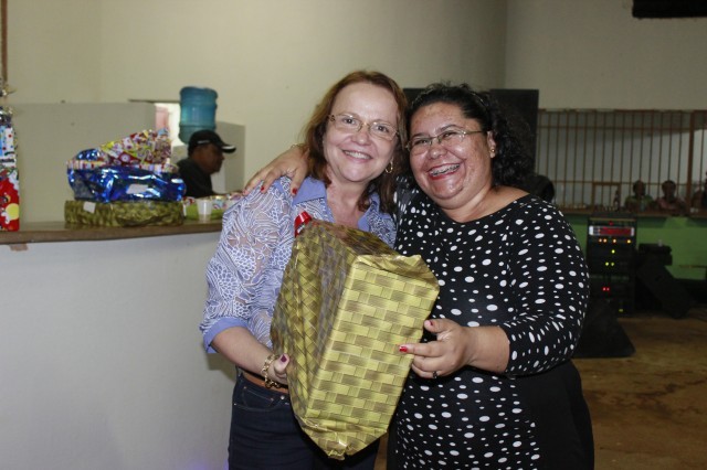 Funcionários participam da Festa de confraternização da Prefeitura de Miguel Alves  Nesta Quinta-Feira (19/12), a Prefeitura de Miguel realizou a conf - Imagem 45