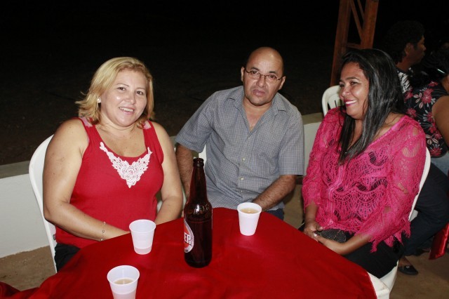 Funcionários participam da Festa de confraternização da Prefeitura de Miguel Alves  Nesta Quinta-Feira (19/12), a Prefeitura de Miguel realizou a conf - Imagem 14