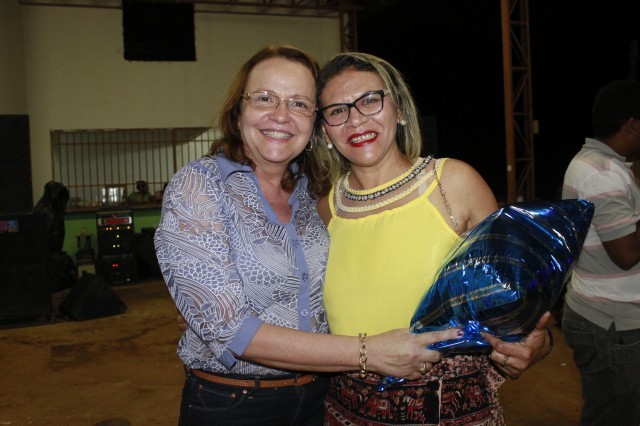 Funcionários participam da Festa de confraternização da Prefeitura de Miguel Alves  Nesta Quinta-Feira (19/12), a Prefeitura de Miguel realizou a conf - Imagem 48