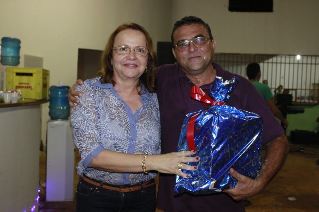 Funcionários participam da Festa de confraternização da Prefeitura de Miguel Alves  Nesta Quinta-Feira (19/12), a Prefeitura de Miguel realizou a conf - Imagem 38