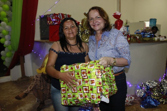 Funcionários participam da Festa de confraternização da Prefeitura de Miguel Alves  Nesta Quinta-Feira (19/12), a Prefeitura de Miguel realizou a conf - Imagem 44