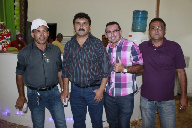 Funcionários participam da Festa de confraternização da Prefeitura de Miguel Alves  Nesta Quinta-Feira (19/12), a Prefeitura de Miguel realizou a conf - Imagem 35