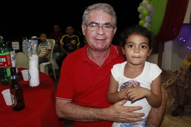 Funcionários participam da Festa de confraternização da Prefeitura de Miguel Alves  Nesta Quinta-Feira (19/12), a Prefeitura de Miguel realizou a conf - Imagem 42