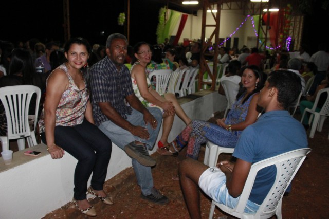 Funcionários participam da Festa de confraternização da Prefeitura de Miguel Alves  Nesta Quinta-Feira (19/12), a Prefeitura de Miguel realizou a conf - Imagem 5