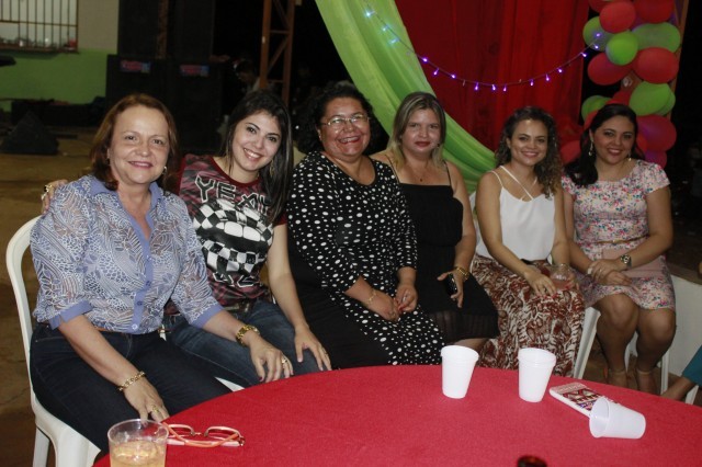 Funcionários participam da Festa de confraternização da Prefeitura de Miguel Alves  Nesta Quinta-Feira (19/12), a Prefeitura de Miguel realizou a conf - Imagem 21