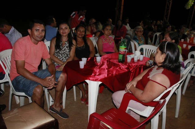 Funcionários participam da Festa de confraternização da Prefeitura de Miguel Alves  Nesta Quinta-Feira (19/12), a Prefeitura de Miguel realizou a conf - Imagem 9