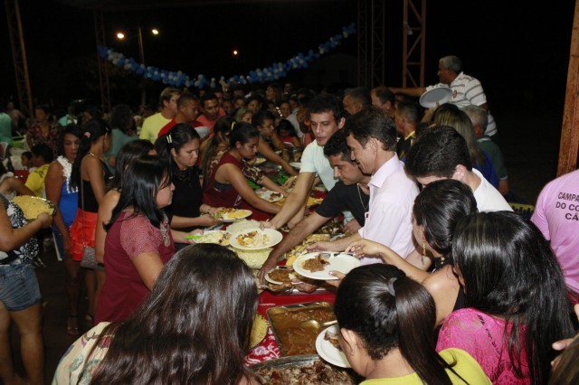 Funcionários participam da Festa de confraternização da Prefeitura de Miguel Alves  Nesta Quinta-Feira (19/12), a Prefeitura de Miguel realizou a conf - Imagem 36