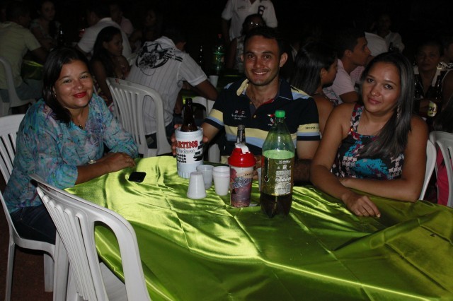 Funcionários participam da Festa de confraternização da Prefeitura de Miguel Alves  Nesta Quinta-Feira (19/12), a Prefeitura de Miguel realizou a conf - Imagem 6