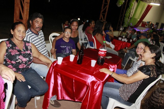 Funcionários participam da Festa de confraternização da Prefeitura de Miguel Alves  Nesta Quinta-Feira (19/12), a Prefeitura de Miguel realizou a conf - Imagem 15