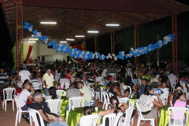 Funcionários participam da Festa de confraternização da Prefeitura de Miguel Alves  Nesta Quinta-Feira (19/12), a Prefeitura de Miguel realizou a conf - Imagem 2