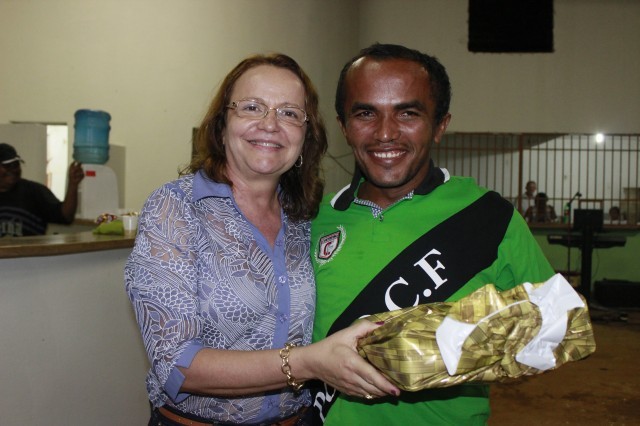 Funcionários participam da Festa de confraternização da Prefeitura de Miguel Alves  Nesta Quinta-Feira (19/12), a Prefeitura de Miguel realizou a conf - Imagem 49