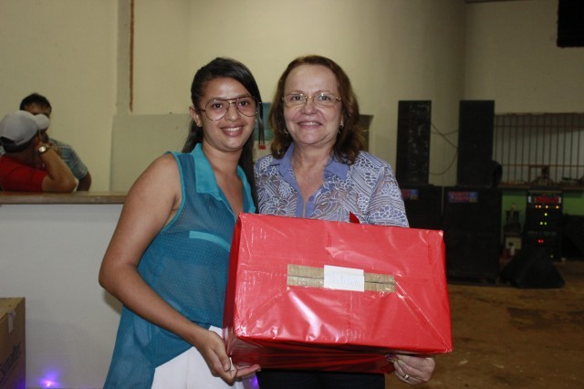 Funcionários participam da Festa de confraternização da Prefeitura de Miguel Alves  Nesta Quinta-Feira (19/12), a Prefeitura de Miguel realizou a conf - Imagem 60