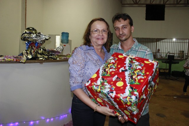 Funcionários participam da Festa de confraternização da Prefeitura de Miguel Alves  Nesta Quinta-Feira (19/12), a Prefeitura de Miguel realizou a conf - Imagem 55