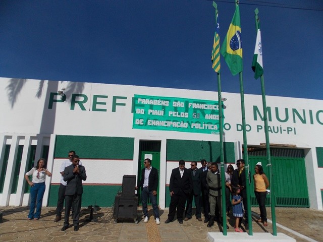 Momento Cívico comemorando os 58 anos de emancipação politica de São Francisco do Piauí - Imagem 12