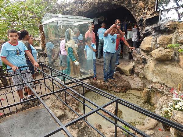 Homens do terço na Gruta de Betânia - Imagem 2