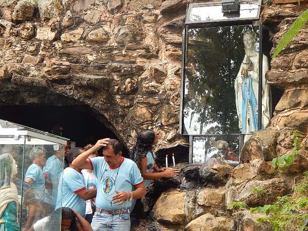 Homens do terço na Gruta de Betânia - Imagem 4