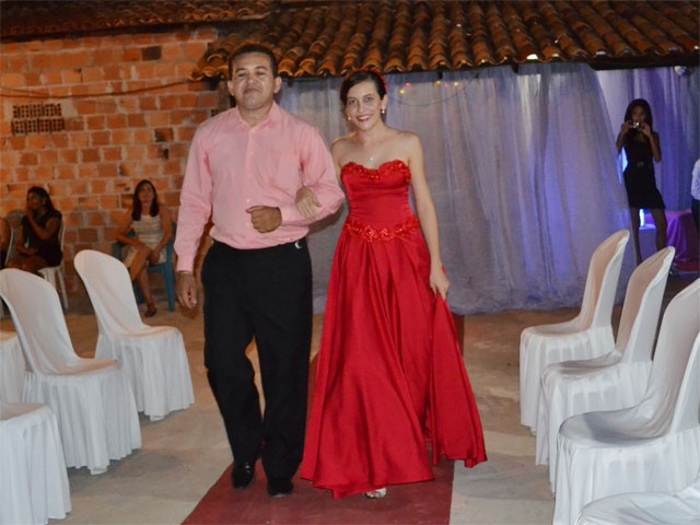 Concludentes da Escola Nova Veneza recebem outorga de grau - Imagem 10