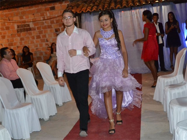 Concludentes da Escola Nova Veneza recebem outorga de grau - Imagem 11