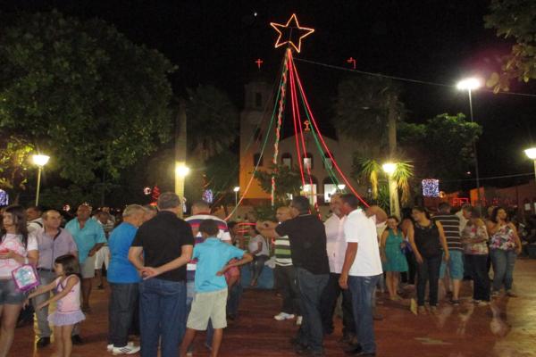 Prefeito Luiz Neto inaugura nova iluminação na praça da igreja da matriz - Imagem 68