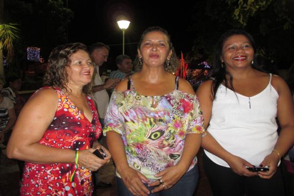 Prefeito Luiz Neto inaugura nova iluminação na praça da igreja da matriz - Imagem 43