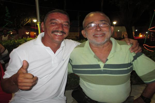 Prefeito Luiz Neto inaugura nova iluminação na praça da igreja da matriz - Imagem 49