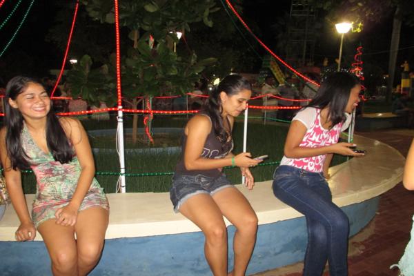 Prefeito Luiz Neto inaugura nova iluminação na praça da igreja da matriz - Imagem 65