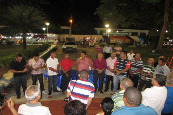 Prefeito Luiz Neto inaugura nova iluminação na praça da igreja da matriz - Imagem 29