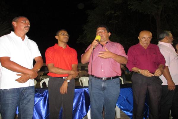 Prefeito Luiz Neto inaugura nova iluminação na praça da igreja da matriz - Imagem 37