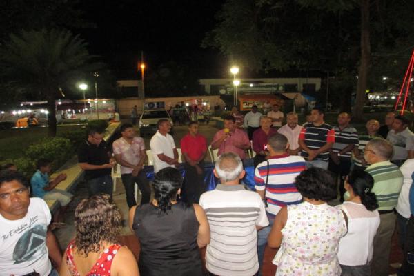 Prefeito Luiz Neto inaugura nova iluminação na praça da igreja da matriz - Imagem 30