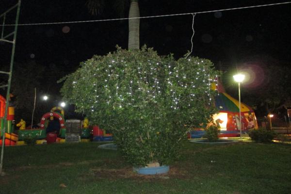 Prefeito Luiz Neto inaugura nova iluminação na praça da igreja da matriz - Imagem 11