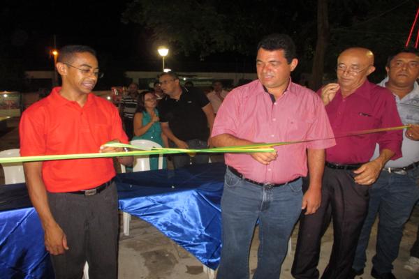 Prefeito Luiz Neto inaugura nova iluminação na praça da igreja da matriz - Imagem 22