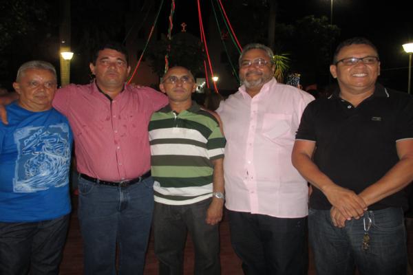 Prefeito Luiz Neto inaugura nova iluminação na praça da igreja da matriz - Imagem 66