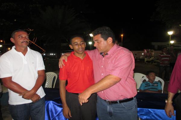 Prefeito Luiz Neto inaugura nova iluminação na praça da igreja da matriz - Imagem 40