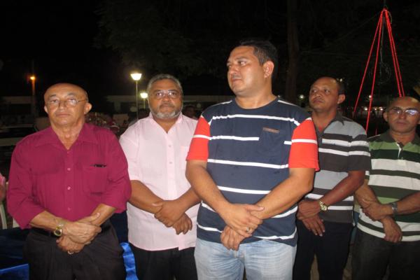 Prefeito Luiz Neto inaugura nova iluminação na praça da igreja da matriz - Imagem 27