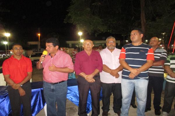 Prefeito Luiz Neto inaugura nova iluminação na praça da igreja da matriz - Imagem 36