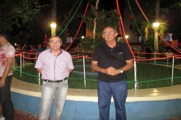 Prefeito Luiz Neto inaugura nova iluminação na praça da igreja da matriz - Imagem 20