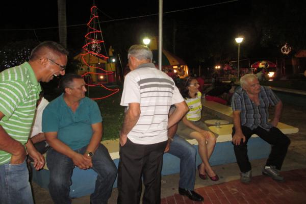 Prefeito Luiz Neto inaugura nova iluminação na praça da igreja da matriz - Imagem 57