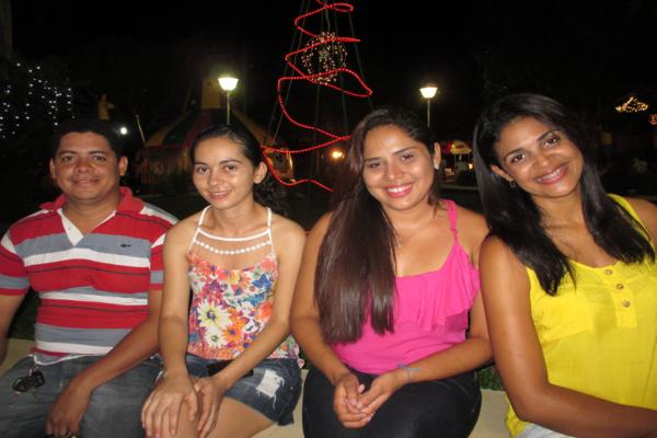 Prefeito Luiz Neto inaugura nova iluminação na praça da igreja da matriz - Imagem 54