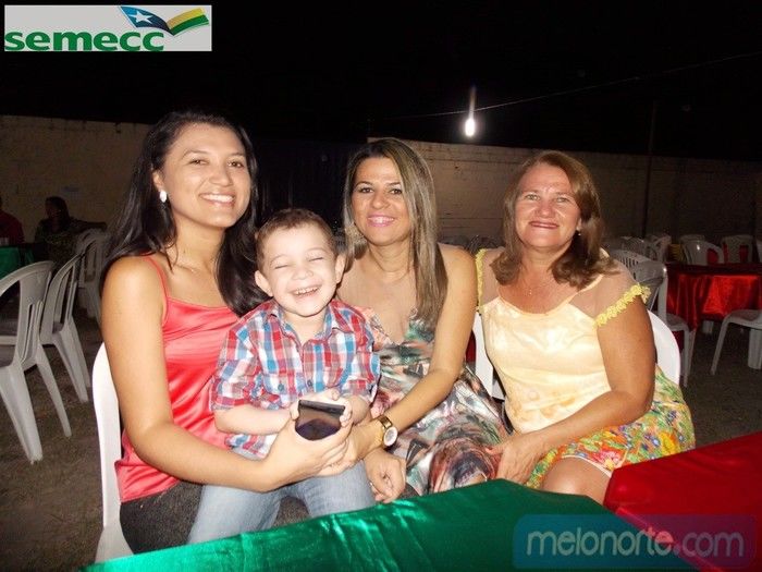   Confraternização de fim de ano aos profissionais da Educação Municipal - Imagem 73