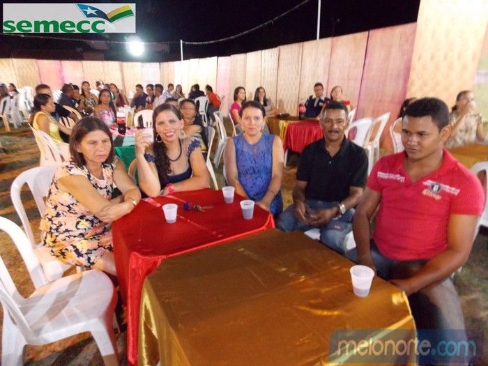   Confraternização de fim de ano aos profissionais da Educação Municipal - Imagem 37