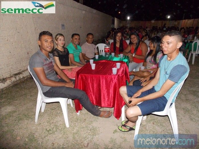   Confraternização de fim de ano aos profissionais da Educação Municipal - Imagem 50