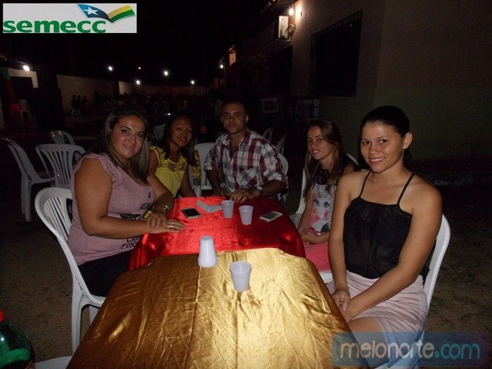   Confraternização de fim de ano aos profissionais da Educação Municipal - Imagem 57