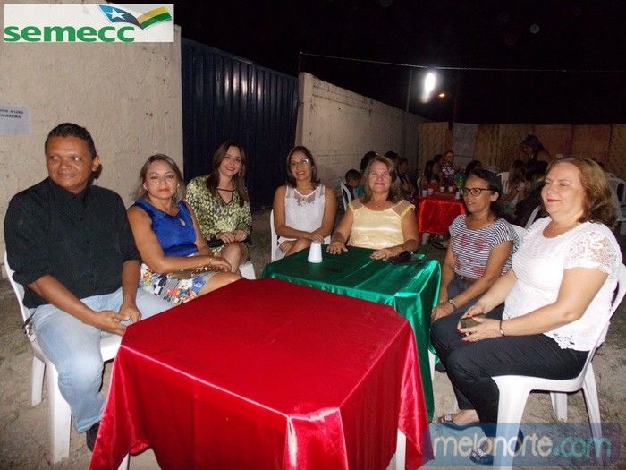   Confraternização de fim de ano aos profissionais da Educação Municipal - Imagem 41