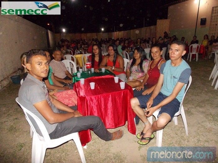   Confraternização de fim de ano aos profissionais da Educação Municipal - Imagem 51