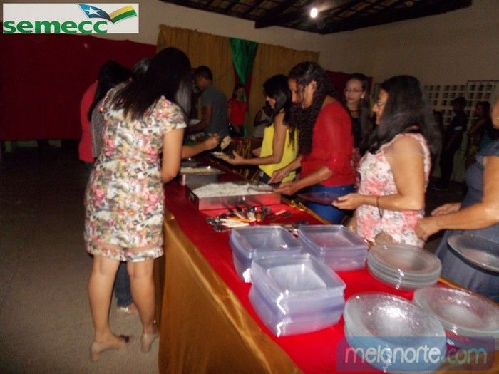   Confraternização de fim de ano aos profissionais da Educação Municipal - Imagem 67