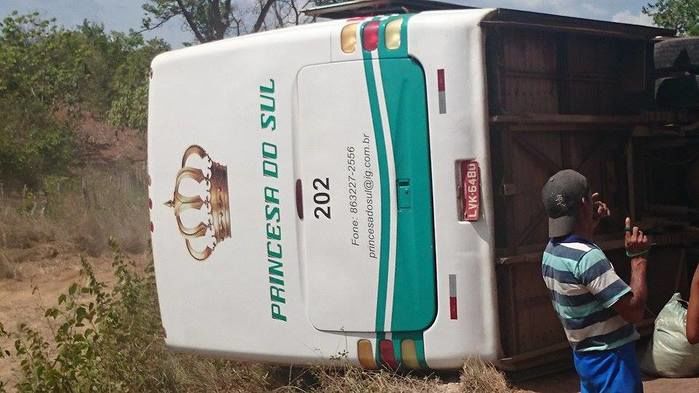 Buracos causa acidente de ônibus da Princesa do Sul - Imagem 3